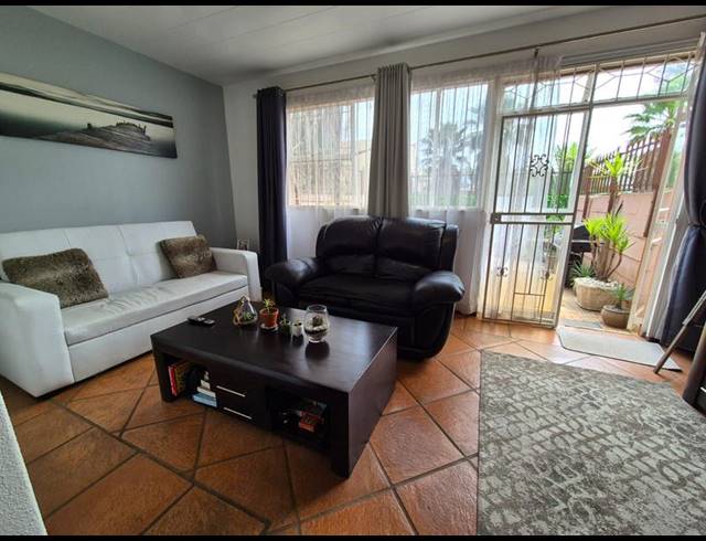 2 BEDROOM TOWNHOUSE FOR SALE IN BRACKENHURST